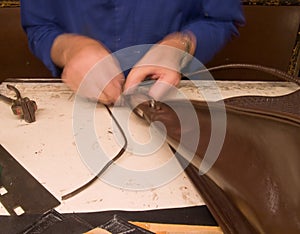 Hand making Italian Leather Purses