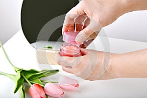 Hand opening natural skincare bottle, Cosmetic bottle containers packaging with tulip flower essence