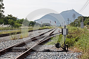 Hand-operated railroad switch with lever