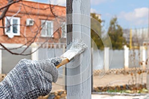 Hand painting on steel poles for construction and garden decorated.