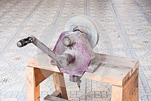 Hand Powered Grinding Machine for Jewelry Maker, Specific Tool