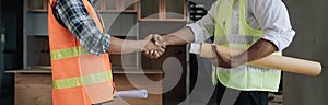 Hand in hand between project contractors and customers due to negotiation of expenses and investments, construction and