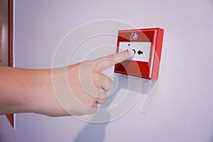Hand pulling fire alarm switch