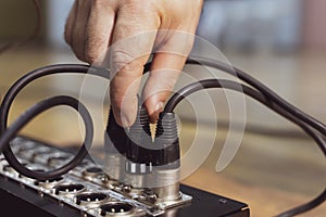 Hand push xlr connector to the analog mixer