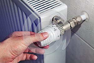 Hand that regulates temperature