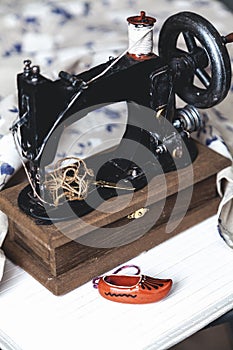 Hand sewing machine closeup