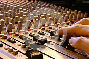 Hand and sound mixer