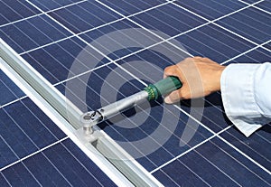 Hand Tightening Solar Panel Clamp with Torque Wrench