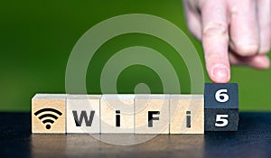 Hand turns cube and changes the expression WiFi5 to WiFi6.