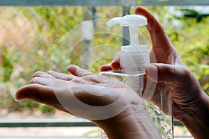 Hand washing with alcohol gel to eliminate bacteria and viruses