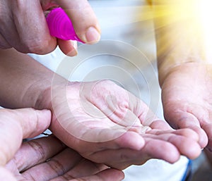 Hand washing with alcohol gel to eliminate bacteria and viruses