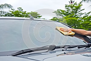 Hand wipe cleaning car glass