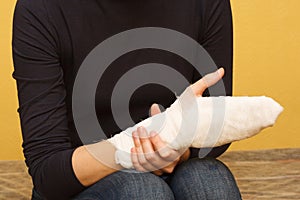 Hand and wrist injury medical bandage