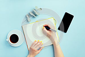 Hand writes a letter in an envelope