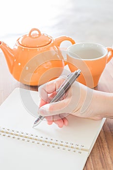 Hand writing on green read note paper