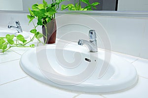 Handbasin in toilet
