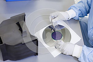 Handeling of a wafer and loading it in a wafer cassette