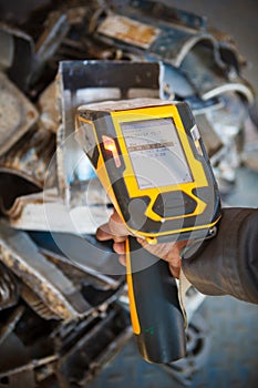 Handheld XRF analyzer spectrometer for scrap metal