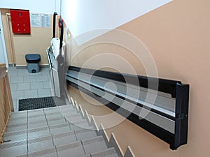 Handicap elevator, lift for invalid wheelchair