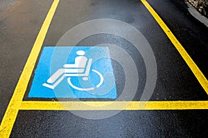 Handicap sign parking