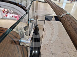handle on the glass railing is stylishly simple, the wooden bars on the