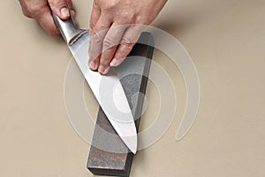 Handle the knife to make a sharp knife with a whetstone.