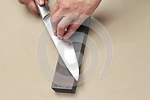 Handle the knife to make a sharp knife with a whetstone.