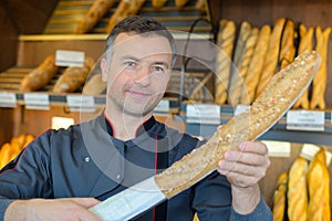 Handling over a baguette
