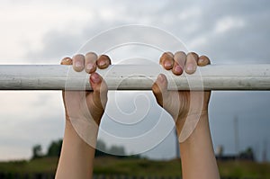 Hands on the crossbar