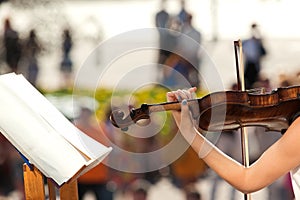 Hands girl playing the violin