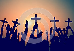 Ruky držanie kríž kresťanstvo náboženstvo viera 