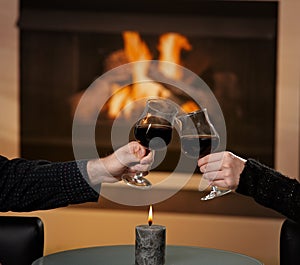 Hands holding glas of wine