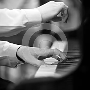 Hands pianist