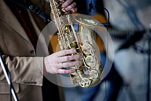 The hands of a professional musician
