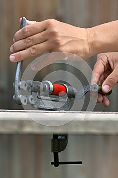 Hands reloading cartridge