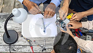 Hands-on STEM Learning - Building a Robot Together