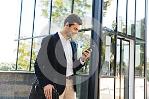 Handsome young business man wearing suit