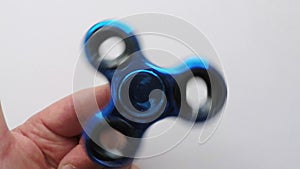 Handspinner runs on finger