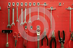 Handtools red metal board to classified tools