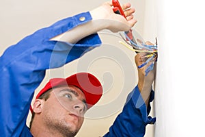 Handyman installing electricity img