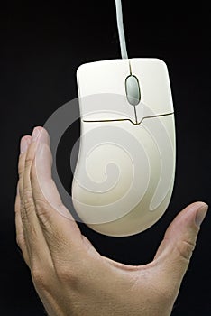 Hang mouse on hand