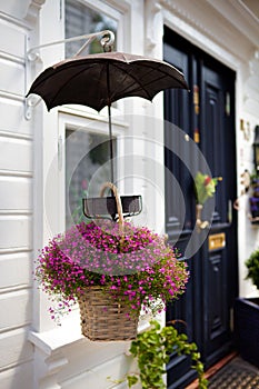 Hanging flower basket