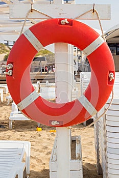 Hanging a red lifebuoy on a wooden pole for photos.