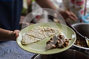 Hangle Curry (Gaaeng Hang Laeh) with Nan or Naan