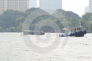 hao Phraya River buissy Traffic Fast Dust Smog