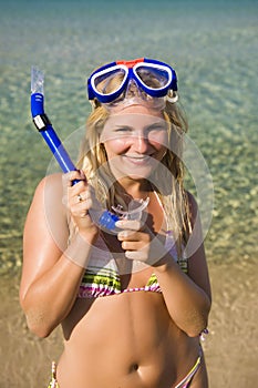 Happy beautiful summer woman with diving mask