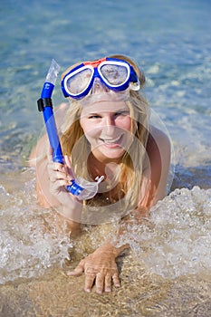 Happy beautiful summer woman with diving mask