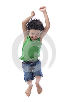 Šťastný chlapec skákanie radosť 