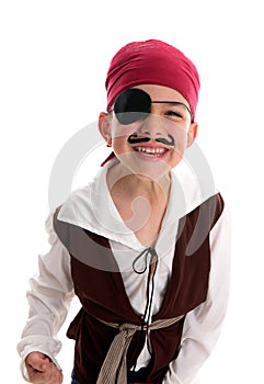 Feliz chico pirata traje 