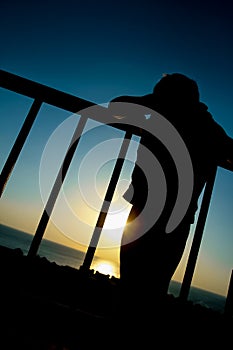 Happy child at the time of the silhouette of the sea background